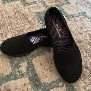 Sketchers Air-cooled Memory Foam Sneaker